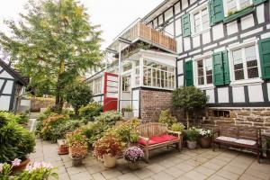 Innenhof der ökologisch und nachhaltig sanierten Hofanlage Haus in Bewegung